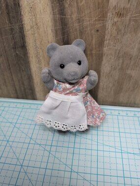 Vintage 1980s Sylvanian Families Honeysuckle Evergreen Mother Bear Gray